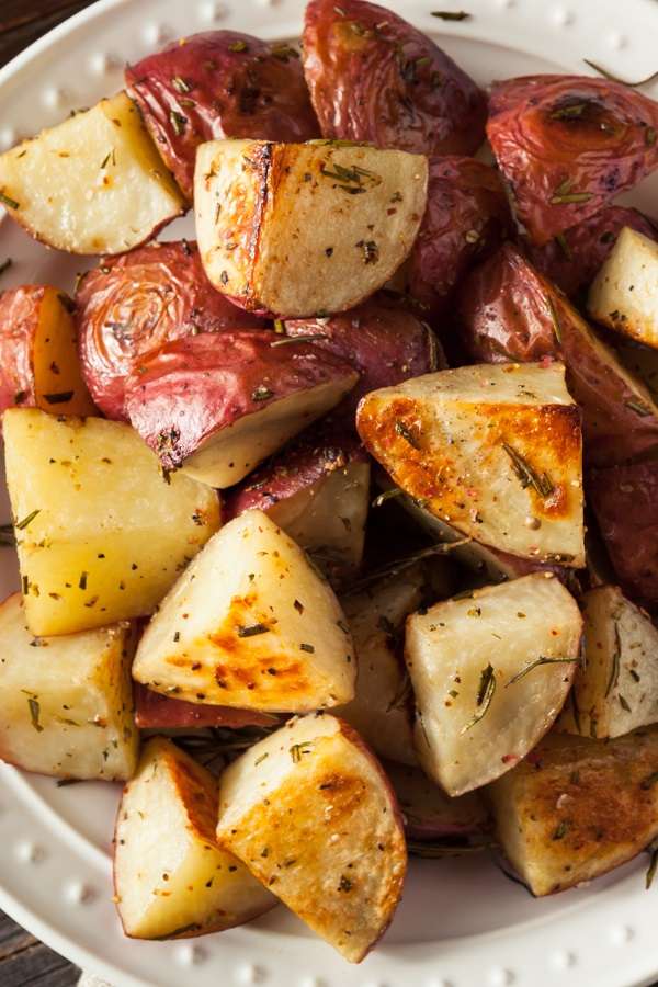 This healthy air fryer paleo red potatoes recipe is the perfect comfort food--healthy, easy, and delicious!#airfryer #paleo #diet #vegetarian #healthy #recipes #lowcarb