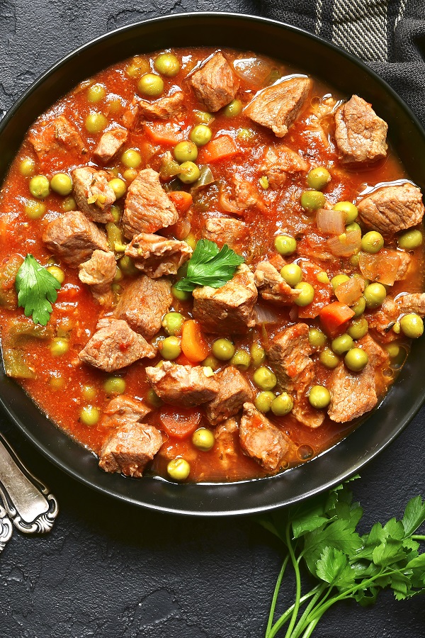 Slow cooker paleo beef stew recipe. A healthy and filling beef stew made in the slow cooker that is gluten-free and paleo-friendly. #slowcooker #crockpot #dinner #beef #stew #paelodiet #healthy #homemade