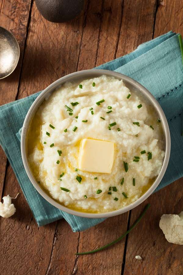 Slow cooker paleo cauliflower mashed potatoes. A hearty and healthy vegetarian and paleo mashed potatoes recipe that's easy to make and you can eat the whole pot! #slowcooker #crockpot #healthy #paleo #diet #easy #vegetarian #vegan #homemade