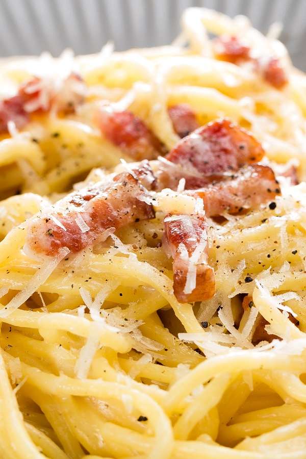 Instant pot keto pasta carbonara. A creamy, rich and flavourful pasta dish that is low carb, keto and gluten free. Pressurecooker #instantpot #keto #healthy #dinner #pasta #homemade