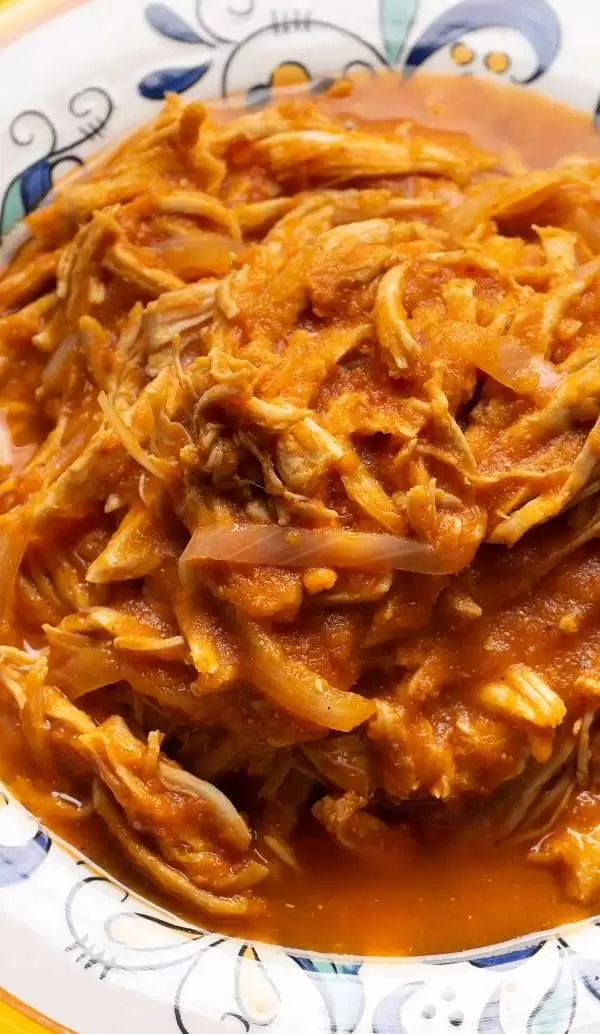 slow-cooker-chicken-tinga Slow cooker keto chicken tinga. Enjoy the flavors of Mexico with this slow cooker keto chicken tinga. It's an easy-to-make, low-carb dish that you can throw in the slow cooker and forget about until it's time to eat. Enjoy flavorful layers. #slowcooker #crockpot #chicken #recipes #keto #mexican #dinner #healthy #homemade