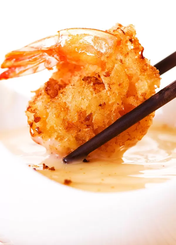 air-fryer-palep-bang-bang-shrimp Enjoy the delicious flavor of crunchy fried shrimp without all the unhealthy fat. This air fryer paleo bang bang shrimp recipe is easy to make, full of flavor, and a great alternative to traditional deep-fried dishes. Get ready for a delicious shrimp dish! #airfryer #paleo #diet #healthy #shrimp #asian #homemade #appetizers #dinner